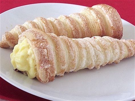 Cornets feuilletés à la crème vanille, parfaits pour une gourmandise légère